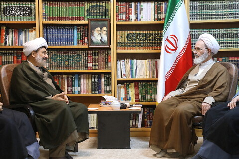 تصاویر/ دیدار مدیرکل اوقاف و امور خیریه استان قم با آیت الله اعرافی