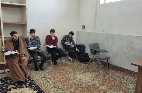 تصاویر/ حضور طلاب مدرسه علمیه آیت‌الله مصطفوی (ره) در کلاس‌های سال تحصیلی جدید