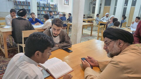 تصاویر/ مباحثه طلاب مدرسه علمیه آیت‌الله مصطفوی(ره) کاشان