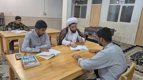 تصاویر/ مباحثه طلاب مدرسه علمیه آیت‌الله مصطفوی(ره) کاشان