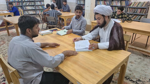 تصاویر/ مباحثه طلاب مدرسه علمیه آیت‌الله مصطفوی(ره) کاشان