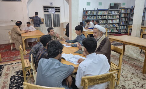 تصاویر/ مباحثه طلاب مدرسه علمیه آیت‌الله مصطفوی(ره) کاشان