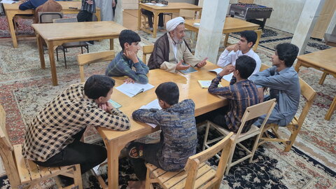 تصاویر/ مباحثه طلاب مدرسه علمیه آیت‌الله مصطفوی(ره) کاشان