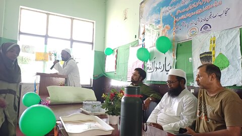 مظفرنگر: الولایہ اسکول میں بچوں کو انعامات اور پینٹنگز کے ذریعے اتحادِ امت کا عملی مظاہرہ