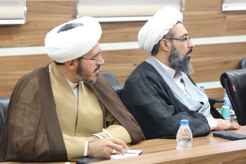 تصاویر/ دیدار جمعی از اساتید، معاونان مدیریت حوزه علمیه استان و پژوهشگران با آیت الله ابوالقاسم علیدوست استاد درس خارج حوزه علمیه قم