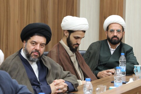 تصاویر/ دیدار جمعی از اساتید، معاونان مدیریت حوزه علمیه استان و پژوهشگران با آیت الله ابوالقاسم علیدوست استاد درس خارج حوزه علمیه قم