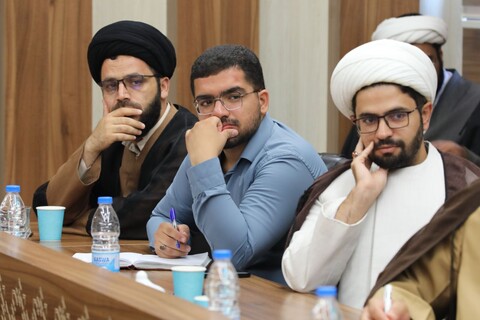 تصاویر/ دیدار جمعی از اساتید، معاونان مدیریت حوزه علمیه استان و پژوهشگران با آیت الله ابوالقاسم علیدوست استاد درس خارج حوزه علمیه قم