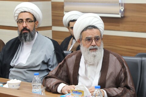 تصاویر/ دیدار جمعی از اساتید، معاونان مدیریت حوزه علمیه استان و پژوهشگران با آیت الله ابوالقاسم علیدوست استاد درس خارج حوزه علمیه قم