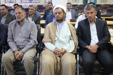 دیدار مدیر و کارکنان اداره کل اوقاف و امور خیریه چهارمحال و بختیاری با امام‌جمعه شهرکرد