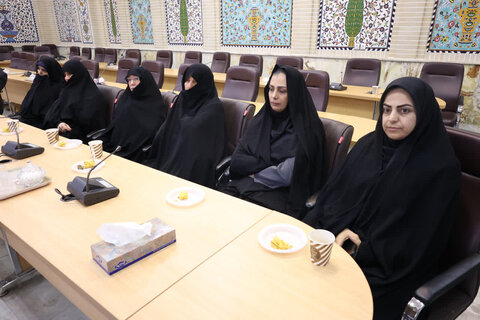 دیدار مدیر و کارکنان اداره کل اوقاف و امور خیریه چهارمحال و بختیاری با امام‌جمعه شهرکرد