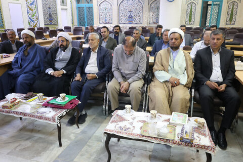 دیدار مدیر و کارکنان اداره کل اوقاف و امور خیریه چهارمحال و بختیاری با امام‌جمعه شهرکرد