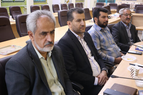 دیدار مدیر و کارکنان اداره کل اوقاف و امور خیریه چهارمحال و بختیاری با امام‌جمعه شهرکرد