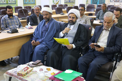 دیدار مدیر و کارکنان اداره کل اوقاف و امور خیریه چهارمحال و بختیاری با امام‌جمعه شهرکرد