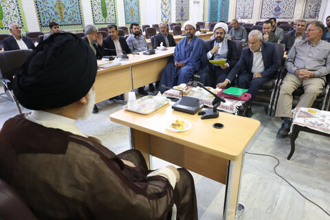 دیدار مدیر و کارکنان اداره کل اوقاف و امور خیریه چهارمحال و بختیاری با امام‌جمعه شهرکرد