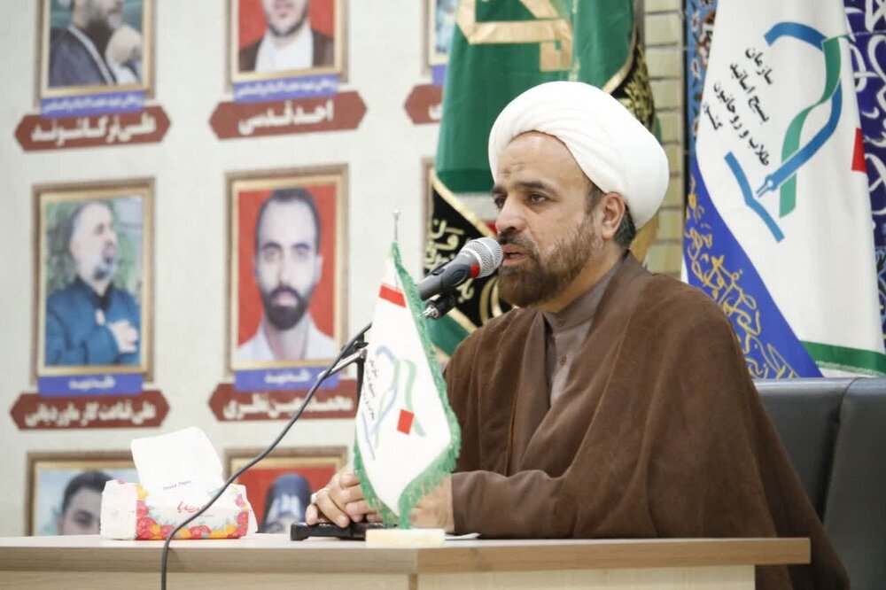 نسبت به تلاش دشمن برای نفوذ در حوزه و دانشگاه مراقب باشیم