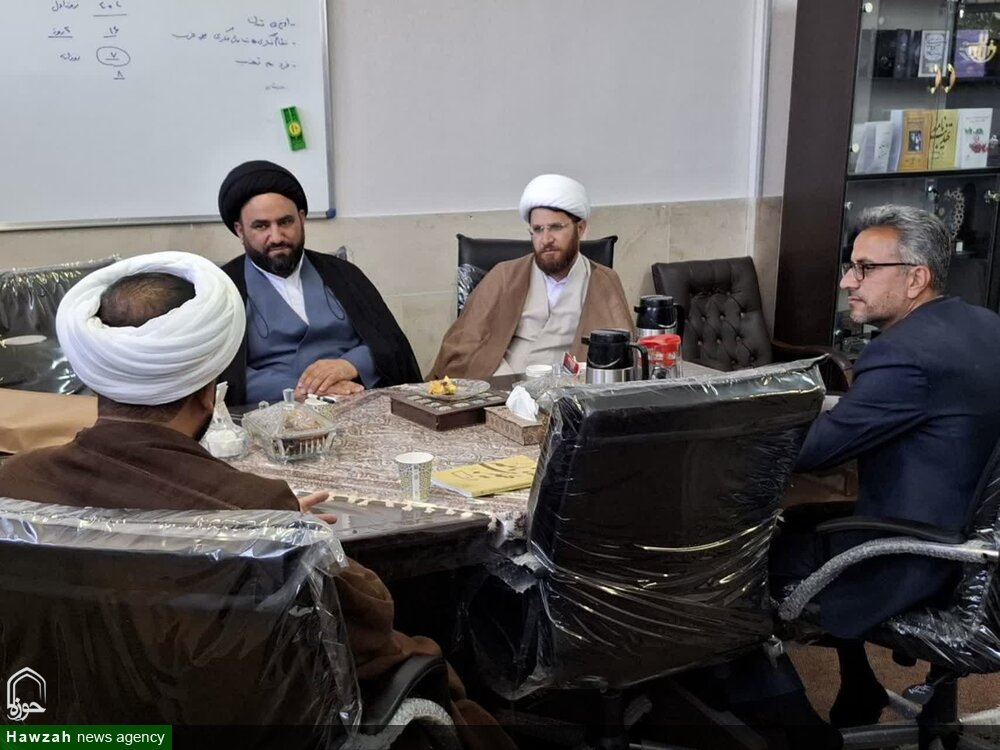 دیدار رئیس عقیدتی سیاسی فرماندهی انتظامی با معاون تهذیب حوزه علمیه اصفهان