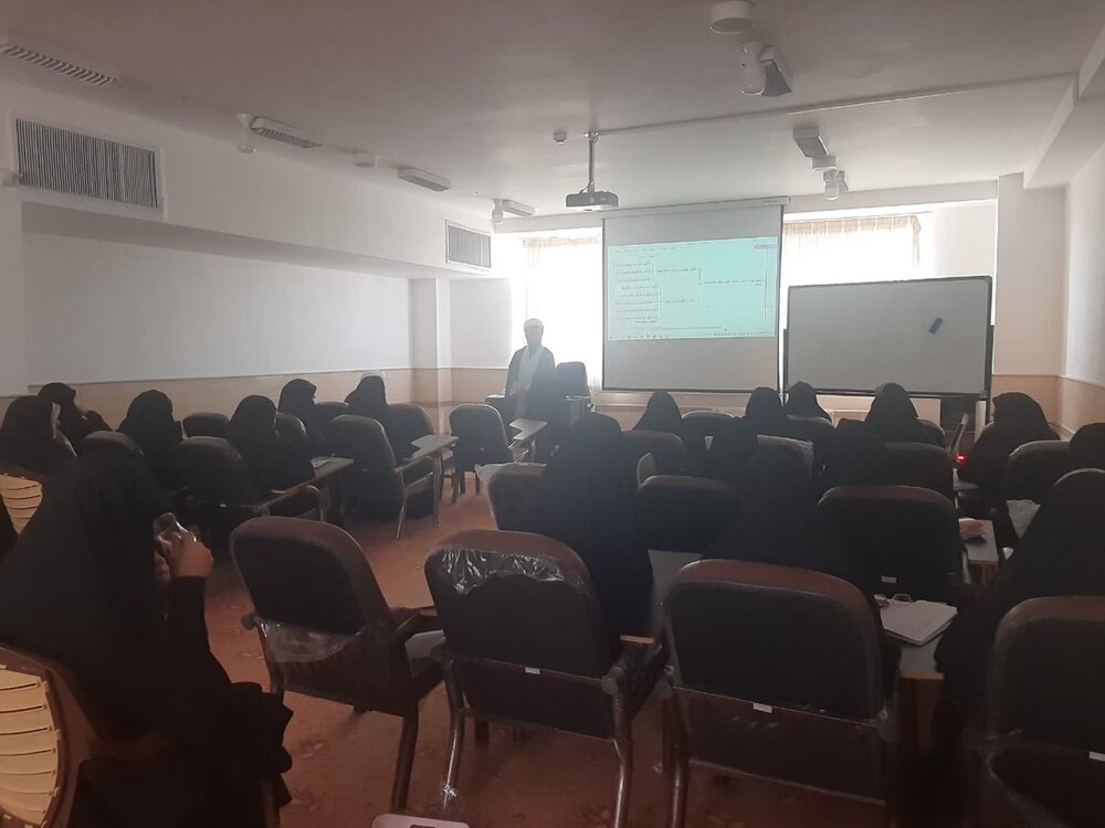 کارگاه تخصصی «معین امام جماعت مساجد» ویژه بانوان مبلغ در میبد برگزار شد