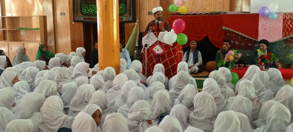 بلتستان؛ گرلز ہائی اسکول کے تحت جشنِ صادقین کا اہتمام/معارف اسلامی کورس کے انعقاد پر علمائے کرام کو خراجِ تحسین