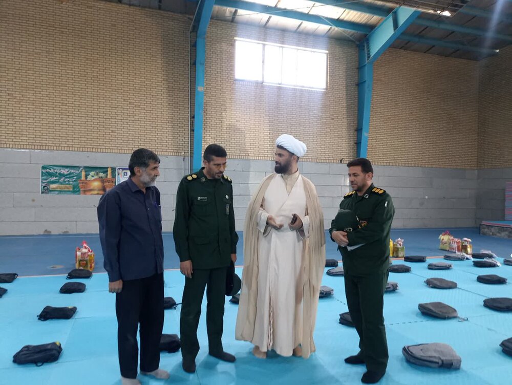 توزیع ۵۹۵ بسته نوشتافزار ایرانی در بین دانشآموزان نیازمند شهرستان بهار+عکس