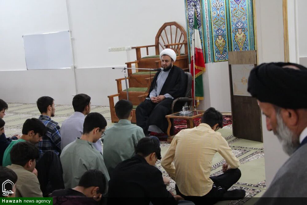 آیین افتتاحیه سال تحصیلی جدید در مدرسه علمیه حضرت ولی‌عصر(عج) سامن برگزار شد