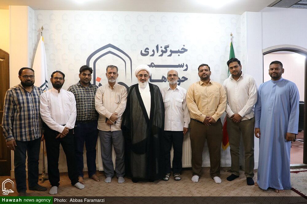 Photos/Visite du représentant du Guide suprême en Inde à l'agence de presse Hohzah