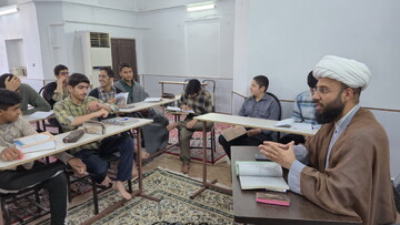 تصاویر/ حضور طلاب مدرسه علمیه امام خمینی(ره) کاشان در کلاس‌های درس