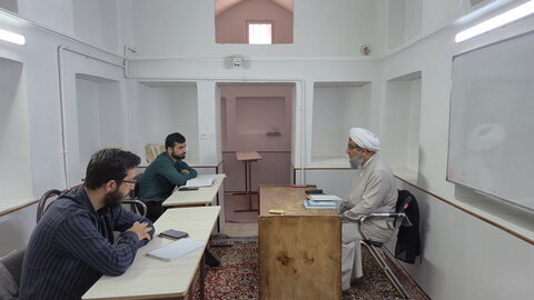 تصاویر/ حضور طلاب مدرسه علمیه امام خمینی(ره) در کلاس‌های سال تحصیلی جدید