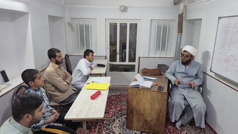 تصاویر/ حضور طلاب مدرسه علمیه امام خمینی(ره) در کلاس‌های سال تحصیلی جدید