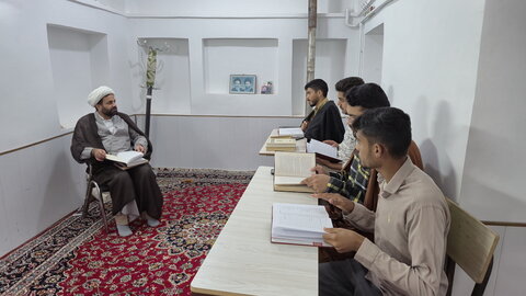 تصاویر/ حضور طلاب مدرسه علمیه امام خمینی(ره) در کلاس‌های سال تحصیلی جدید