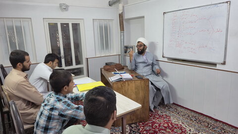 تصاویر/ حضور طلاب مدرسه علمیه امام خمینی(ره) در کلاس‌های سال تحصیلی جدید