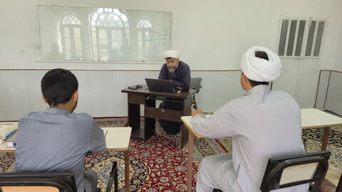 تصاویر/ حضور طلاب مدرسه علمیه امام خمینی(ره) در کلاس‌های سال تحصیلی جدید