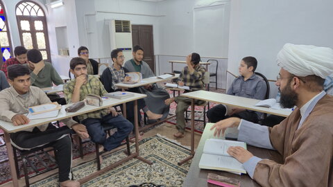 تصاویر/ حضور طلاب مدرسه علمیه امام خمینی(ره) در کلاس‌های سال تحصیلی جدید