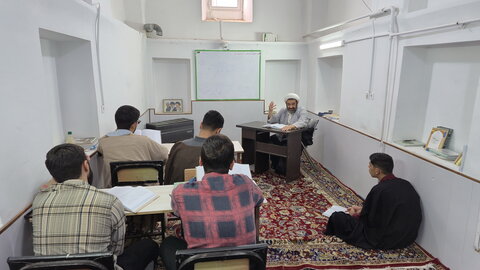 تصاویر/ حضور طلاب مدرسه علمیه امام خمینی(ره) در کلاس‌های سال تحصیلی جدید