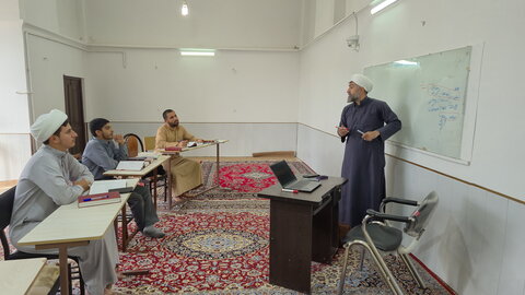 تصاویر/ حضور طلاب مدرسه علمیه امام خمینی(ره) در کلاس‌های سال تحصیلی جدید