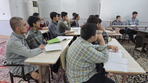 تصاویر/ حضور طلاب مدرسه علمیه امام خمینی(ره) در کلاس‌های سال تحصیلی جدید