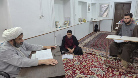 تصاویر/ حضور طلاب مدرسه علمیه امام خمینی(ره) در کلاس‌های سال تحصیلی جدید