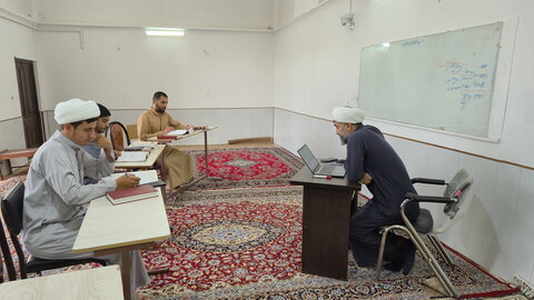 تصاویر/ حضور طلاب مدرسه علمیه امام خمینی(ره) در کلاس‌های سال تحصیلی جدید