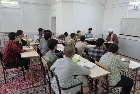 تصاویر/ حضور طلاب مدرسه علمیه امام خمینی(ره) در کلاس‌های سال تحصیلی جدید