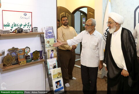 Photos/Visite du représentant du Guide suprême en Inde à l'agence de presse Hohzah