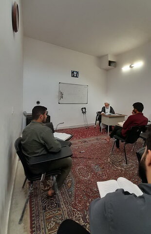 تصاویر/ حضور طلاب مدرسه علمیه آیت‌الله مدنی کاشانی(ره) در کلاس‌های درس