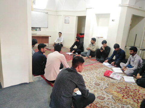 تصاویر/ حضور طلاب مدرسه علمیه آیت‌الله مدنی کاشانی(ره) در کلاس‌های درس