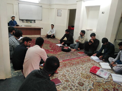 تصاویر/ حضور طلاب مدرسه علمیه آیت‌الله مدنی کاشانی(ره) در کلاس‌های درس