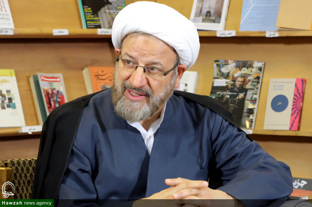 بازدید حجت الاسلام واعظی از کتابخانه تخصصی ادبی و هنری اشراق