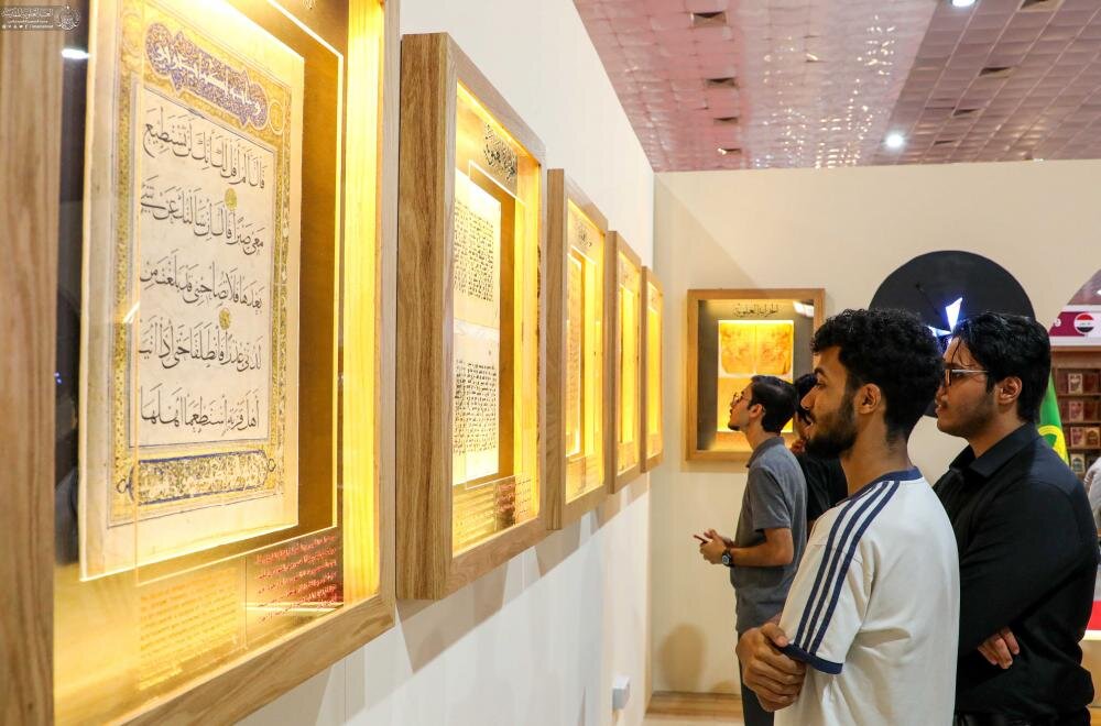 العتبة العلويّة المقدّسة تعرض مخطوطات ونفائس تاريخية نادرة في معرض بغداد الدولي للكتاب 2025