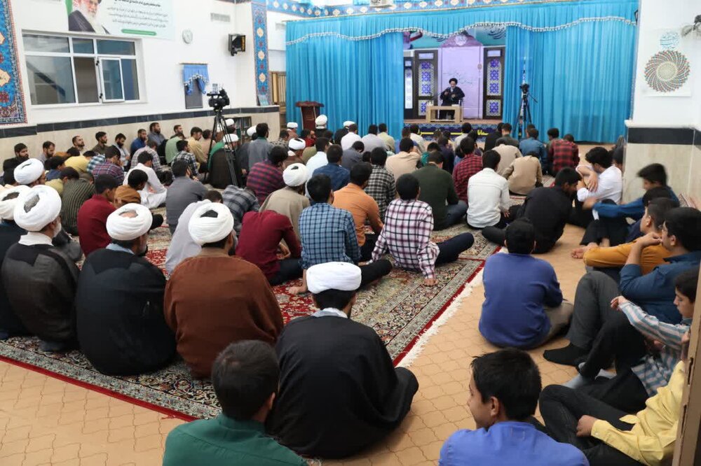 تحقیق و تبلیغ، دو مسئولیت اصلی حوزه‌های علمیه است+ تصویر