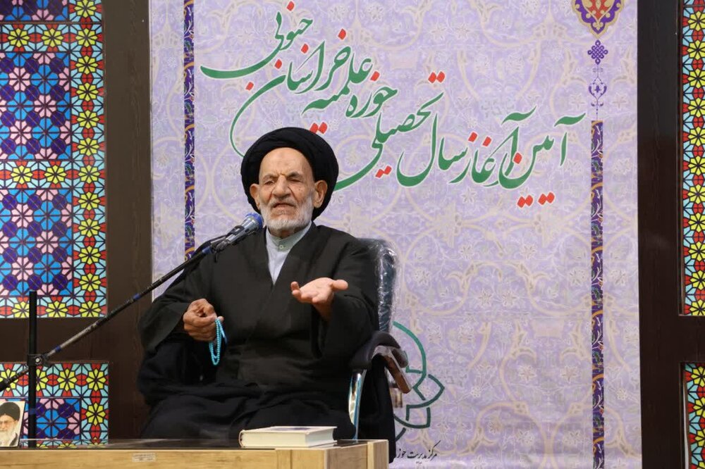 تحقیق و تبلیغ، دو مسئولیت اصلی حوزه‌های علمیه است+ تصاویر