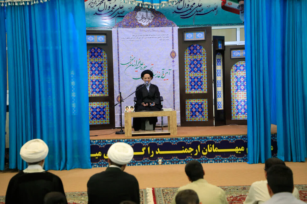 تحقیق و تبلیغ، دو مسئولیت اصلی حوزههای علمیه است+ تصویر