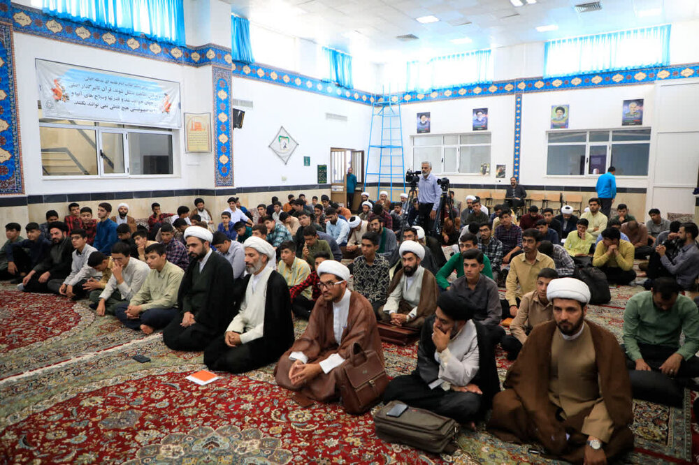 تحقیق و تبلیغ، دو مسئولیت اصلی حوزه‌های علمیه است+ تصویر