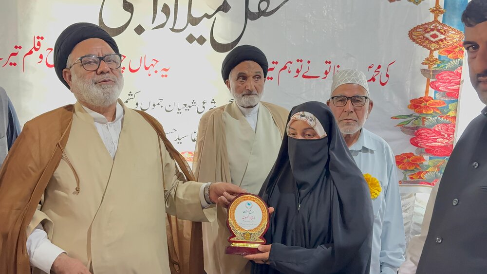 رئیس انجمن شرعی شیعیان جامو و کشمیر: سیره پیامبر اکرم (ص) و آموزههای اهل بیت (ع)، چراغ هدایت و راهنمای زندگی انسانهاست