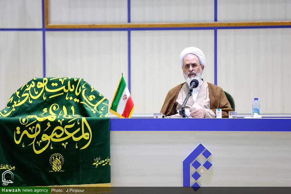 भारतीय विद्वान अपने ज्ञान के प्रकाश से पूरी दुनिया को प्रकाशित करते हैं भारतीय विद्वान अपने ज्ञान के प्रकाश से पूरी दुनिया को प्रकाशित करते हैं